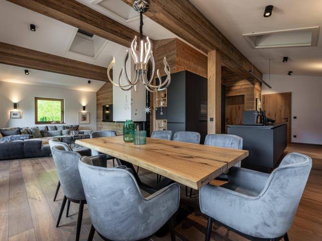 Alpine Eleganz in Liftnähe – Exklusive Dachgeschosswohnung in Jochberg