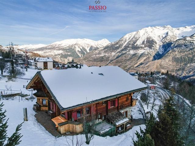 Alpines 6.5 Zimmer Lärchenholzhaus mit fantastischer Alpensicht