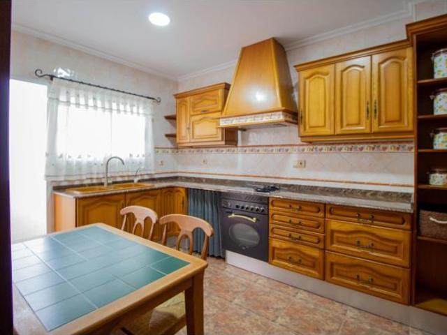 ¡Alquila tu nuevo hogar en Manuel! Piso amueblado, luminoso, con chimenea y AA/CC!