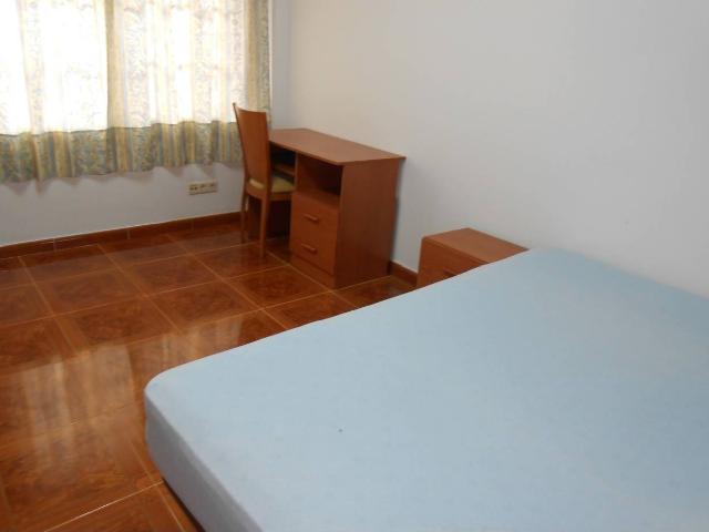 Alquilase apartamento zona Pocomaco