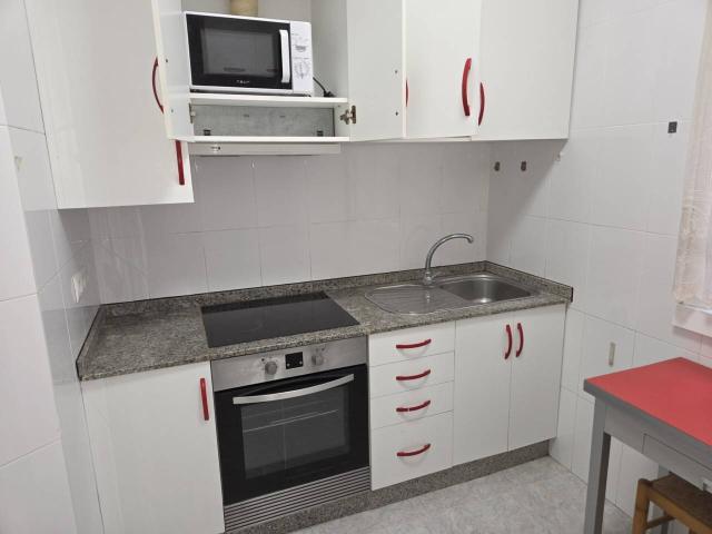 Alquilase piso zona Mallos