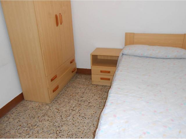 Alquilase piso zona calle Barcelona