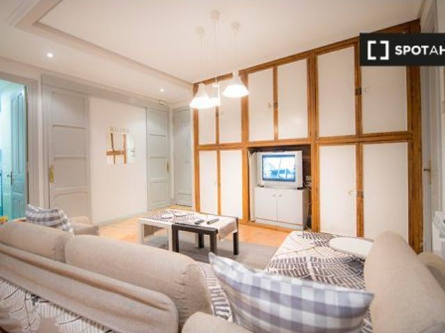Alquilar una habitación con cómoda en el departamento compartido, Casco Viejo