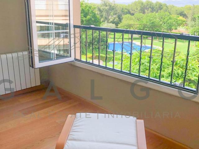 Alquilar ático dúplex de 2 habitaciones y 3 baños en Torre en Conill