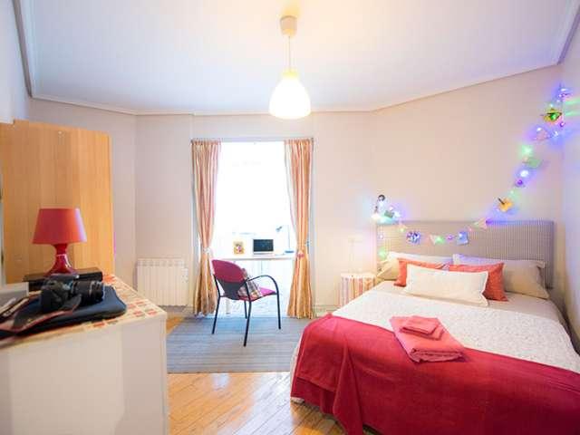 Alquile una habitación en piso compartido en Casco Viejo, Bilbao