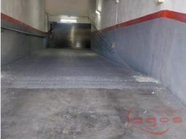 ALQUILES de PLAZA GARAJE para COCHE MEDIO GRANDE
