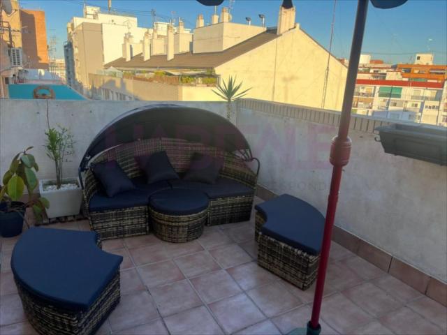 Alquiler TEMPORAL Máx. 6 meses: Espectacular piso de 3 plantas con gran terraza junto al Río