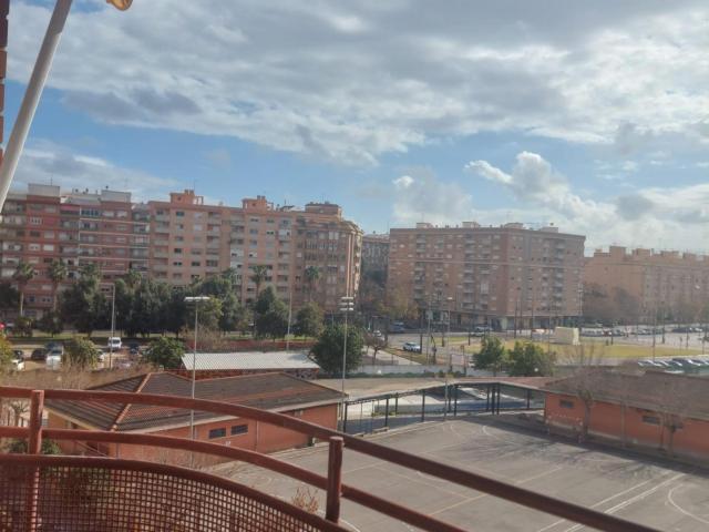 ALQUILER VIVIENDA VACIA JUNTO C/ALMAZORA Y PRIMADO REIG