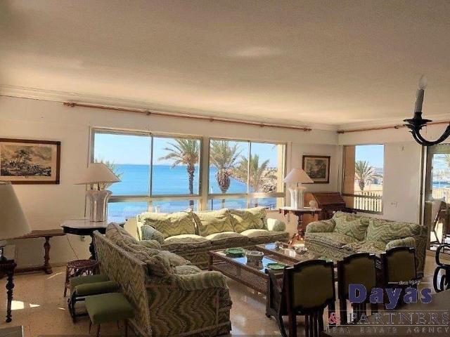 ALQUILER VIVIENDA EN PRIMERA LINEA DEL MAR TORREVIEJA