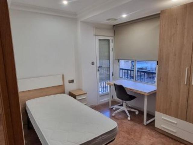 ALQUILER VIVIENDA ESTUDIANTES