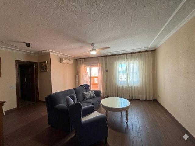 Alquiler vivienda muy luminoso piso de 4 hab. y 2 baños con terraza y ascensor en Móstoles