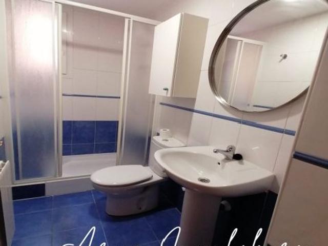 Alquiler vivienda seminueva en la zona Centro con plaza de garaje y piscina comunitaria