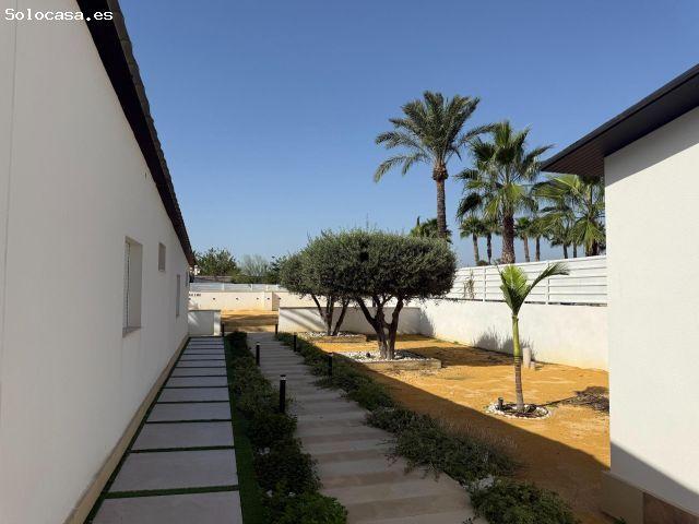 Alquiler anual, vivienda amueblada en recinto privado con piscina comunitaria