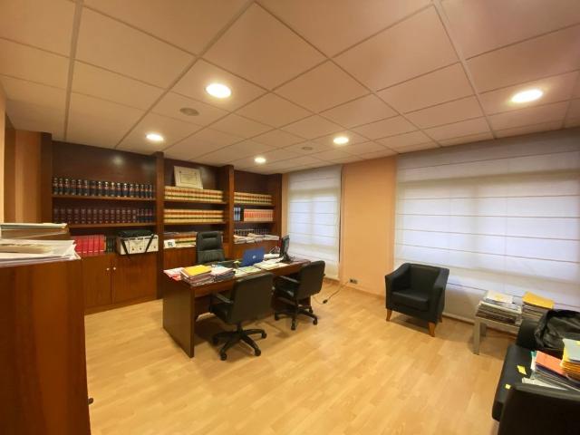 VENTA O ALQUILER DE DESPACHO SEMINUEVO Y ACONDICIONADO EN EL CENTRO DE PONFERRADA
