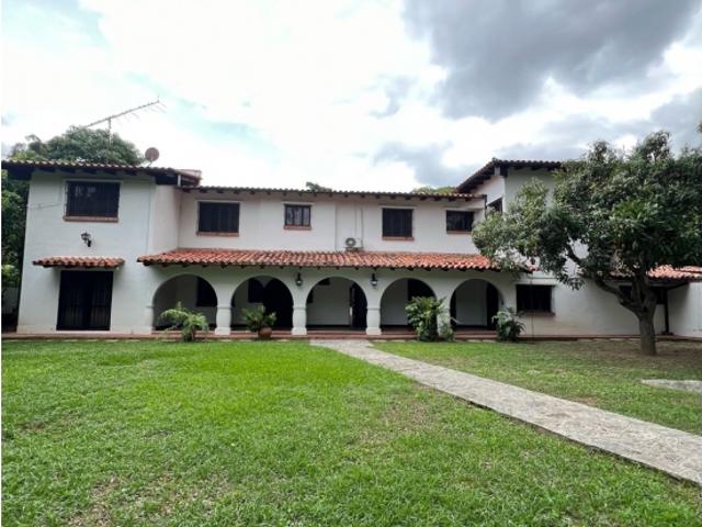 Alquiler. Country Club. 780M2. 2042M2 terreno. 6H/8B/12E