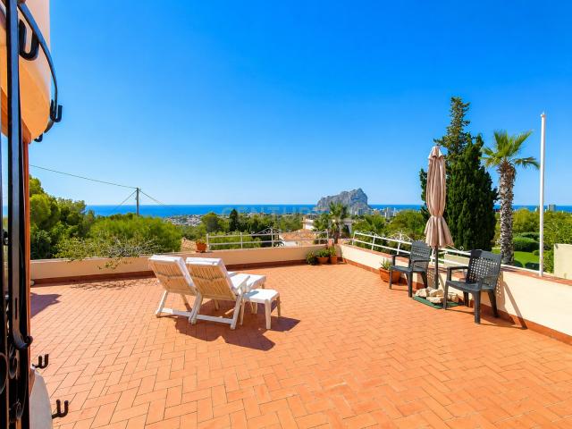 Alquiler de temporada | Casa mediterránea con vistas al mar y jardín a solo 5 minutos de Calpe