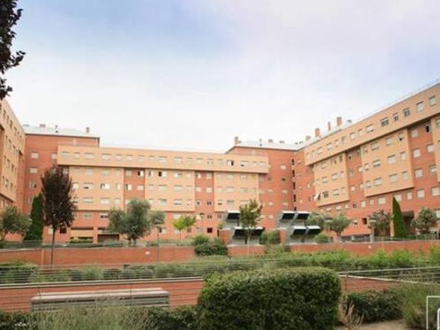 Alquiler de tres dormitorios en Las Tablas junto al metro