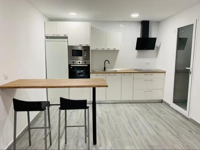 Alquiler de Vivienda Amueblada en el Zapillo, Ideal para Temporada Escolar