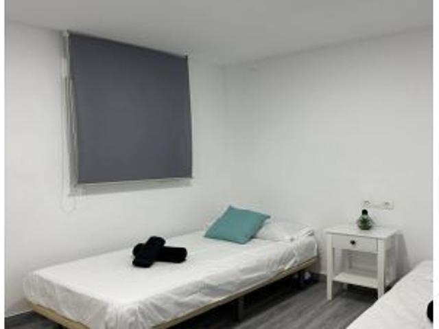 Alquiler de Vivienda Amueblada en el Zapillo, Ideal para Temporada Escolar