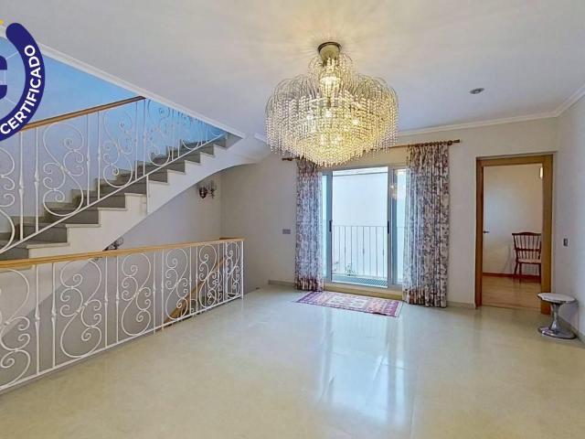 ALQUILER DE VIVIENDA EXCLUSIVA EN CHIVA: CONFORT, DISEÑO Y UBICACIÓN INMEJORABLE