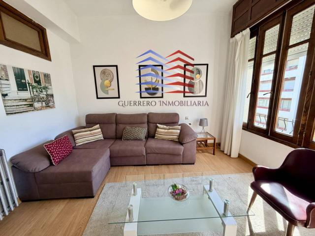ALQUILER DE ACOGEDOR PISO EXTERIOR TOTALMENTE AMUEBLADO Y LUMINOSO EN RÚA CALVO SOTELO, O CARBALLIÑO – 650 € COMUNIDAD I
