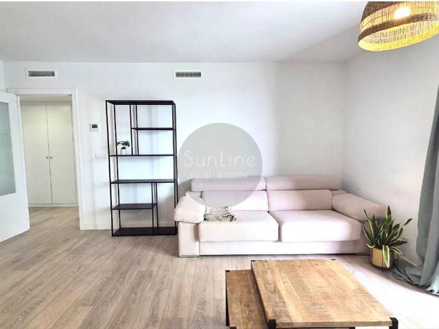 Alquiler de amplio piso de 3 dormitorios en un nuevo complejo con piscina, gimnasio y terraza en la azotea