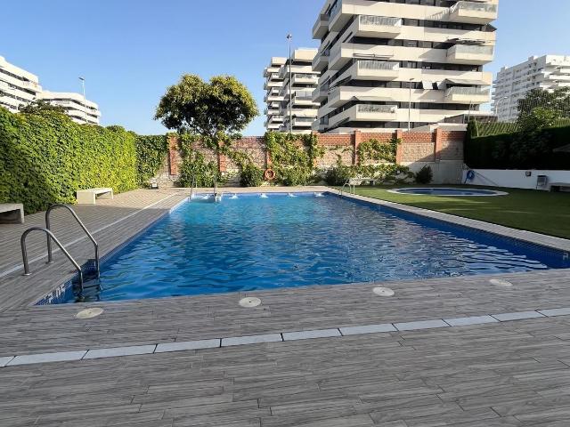 ALQUILER de amplio y moderno piso en el corazón del Barrio de los Periodistas Granada