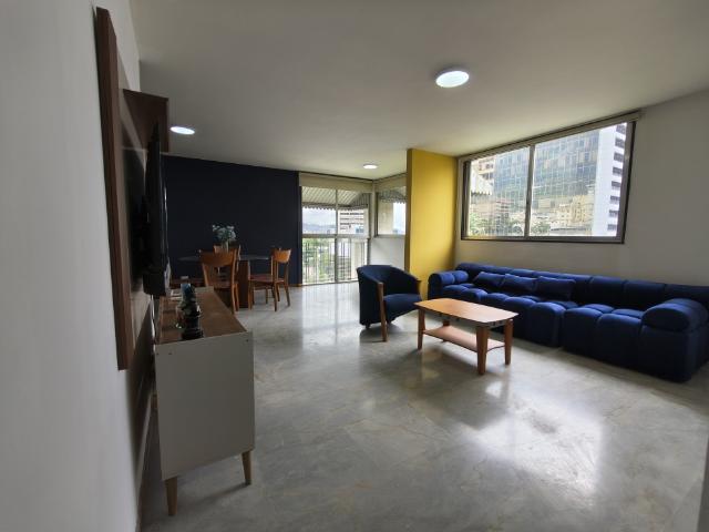 Alquiler de apartamento amoblado en Los Palos grandes 129MT2