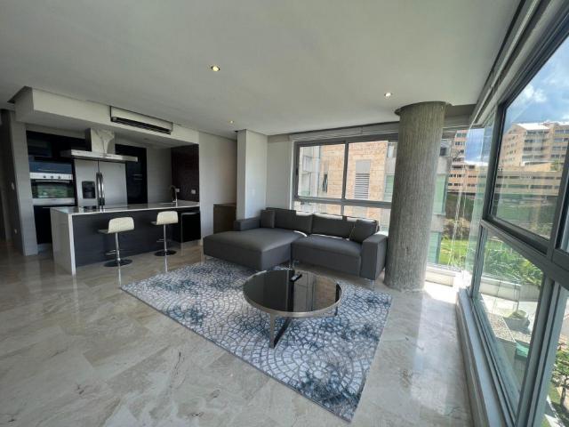 Alquiler de Apartamento Remodelado en Lomas del Sol