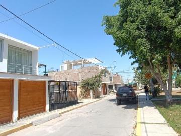 Alquiler de Casa Amoblada de 2 Pisos – Frente a Parque en Sol de Ica IX Etapa
