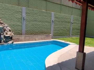 ALQUILER DE CASA CON PISCINA EN URB. RINCONADA DEL LAGO – FRENTE A PARQUE