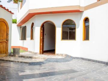 ALQUILER DE CASA DE 256M2 DE 3 PISOS EN LA MOLINA