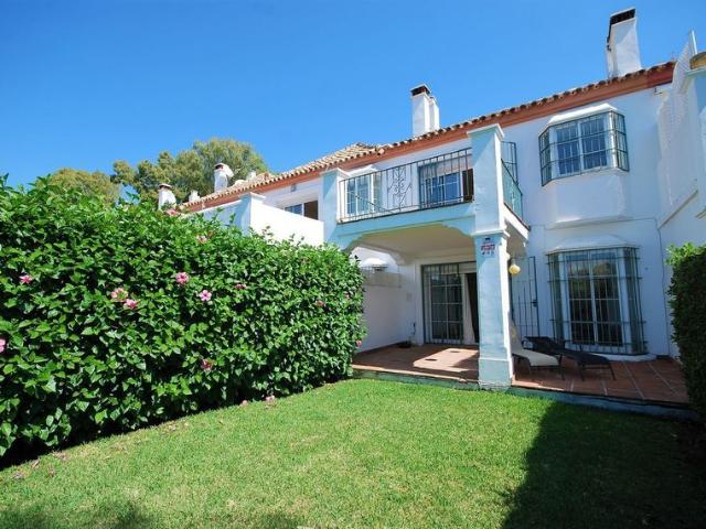 Alquiler de chalet adosado en Guadalmina Alta