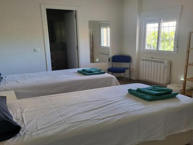 Alquiler de chalet de temporada 2 viviendas de 2 habitaciones reformado con piscina y parking