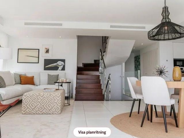 Alquiler de chalet pareado en Calle Macadamia, 4