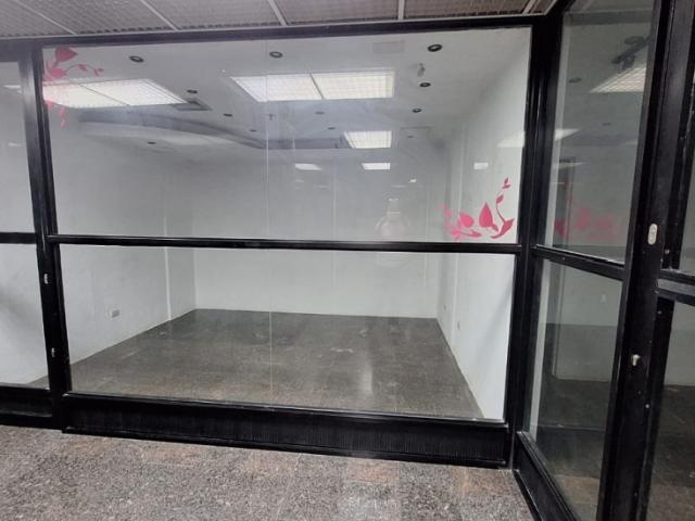 ALQUILER DE DEPOSITOS O LOCALES MACARACUAY PLAZA EMPRENDIMIENTO
