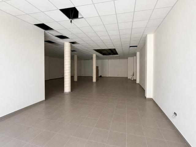 Alquiler de dos locales comerciales con diferentes posibilidad de proyecto en ubicación estratégica Amposta