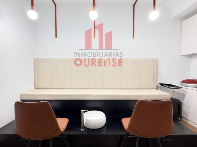 ALQUILER DE ESPACIO PARA MANICURISTAS EN RECONOCIDA PELUQUERÍA DEL CENTRO DE OURENSE