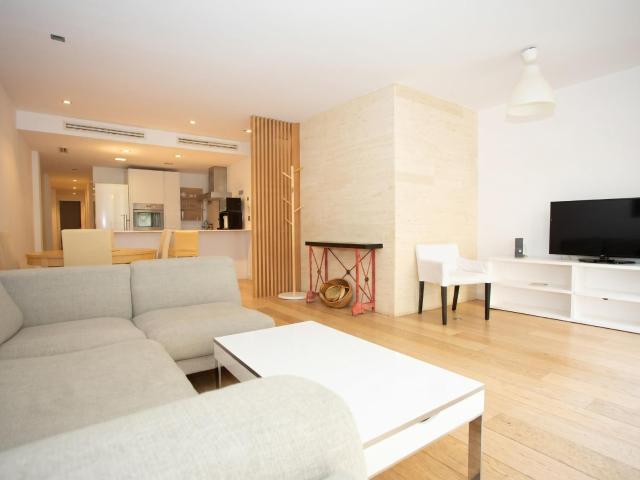 ALQUILER DE ESPECTACULAR VIVIENDA ZONA CASCO HISTORICO DE 3 DORMITORIOS