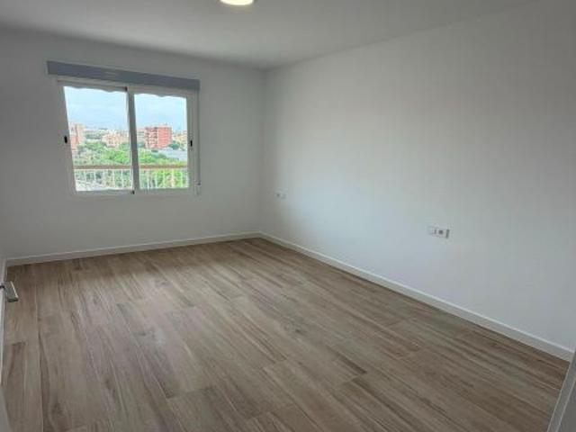 ALQUILER DE EXCELENTE VIVIENDA CON REFORMA Y MUEBLES A ESTRENAR ZONA GARBINET