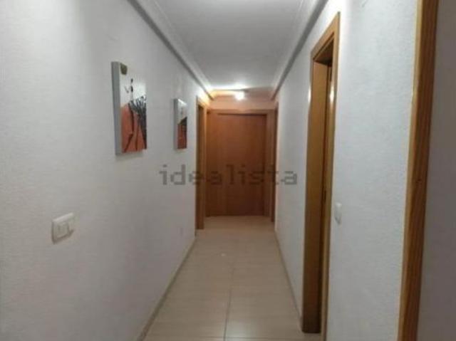 ALQUILER DE EXCELENTE VIVIENDA EN URBANIZACIÓN ZONA BABEL DE 3 DORMITORIOS