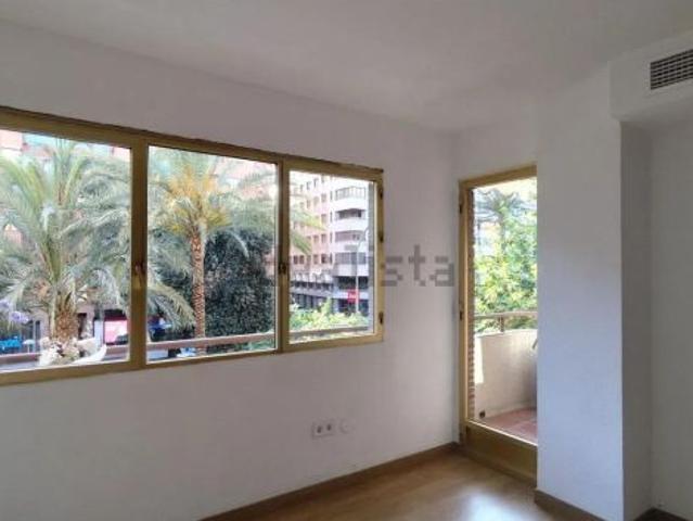 ALQUILER DE EXCELENTE VIVIENDA EN ZONA CENTRO DE ALICANTE SIN AMOBLAR PARA ENTRAR A MITAD DE AGOSTO