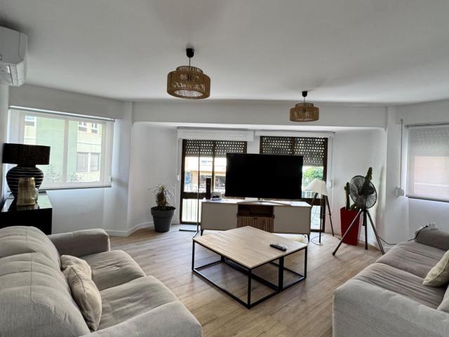 ALQUILER DE EXCELENTE VIVIENDA REFORMADA ZONA BENALÚA DE 4 DORMITORIOS