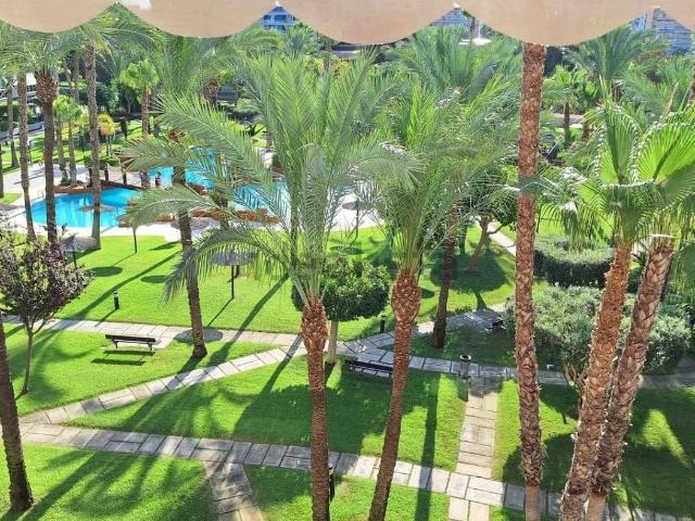 ALQUILER DE EXCELENTE VIVIENDA ZONA PLAYA DE SAN JUAN EN URBANIZACIÓN