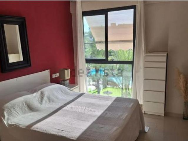 ALQUILER DE EXCELENTE VIVIENDA ZONA PLAYA DE SAN JUAN EN URBANIZACIÓN
