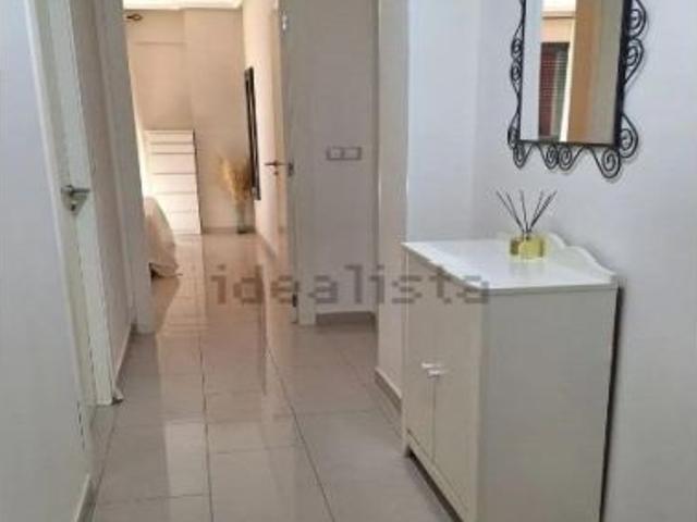ALQUILER DE EXCELENTE VIVIENDA ZONA PLAYA DE SAN JUAN EN URBANIZACIÓN