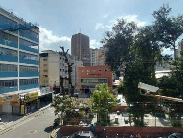 Alquiler de Galpón Industrial de 1350m2 / Boleíta Sur