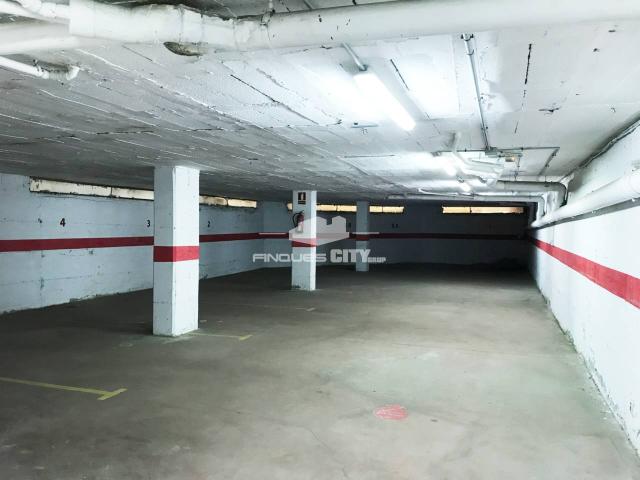 Amplio local almacén de 389 m² en Pineda de Mar