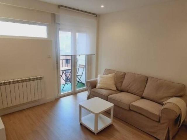 Alquiler de habitación a chica con TODO INCLUIDO, en piso reformado en Valladolid Capital