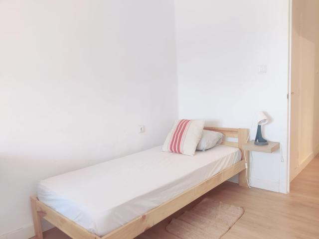 Alquiler de habitación amueblada en la zona de l'Eixereta